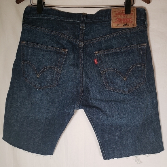 Levi 501 Dark Washed Cut off Shorts Sz 32 - Picture 3 of 7